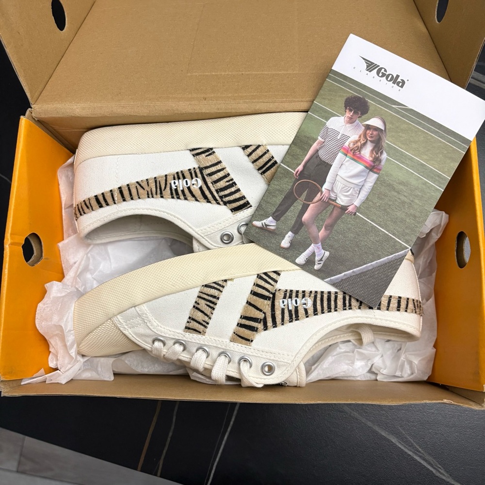 NWT Gola Cream Canvas Sneakers with Zebra Stripe Detail Sz 8